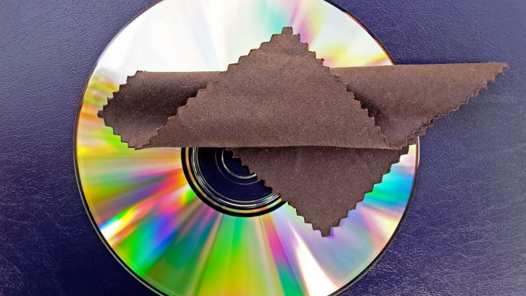 Disc-Reinigungstuch auf Spiele-Disc