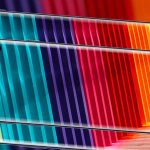 Galaxy Smartphones mit hole Punch mit Regenbogenhintergrund und Wallpaper