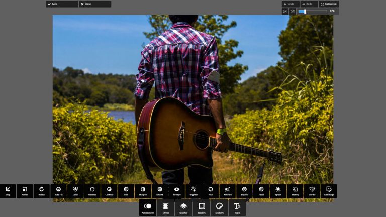 Benutzeroberfläche von Pixlr Express mit Foto von Mann mit Gitarre