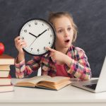 Uhr und Uhrzeit lernen mit Kind: Diese Apps helfen spielerisch dabei