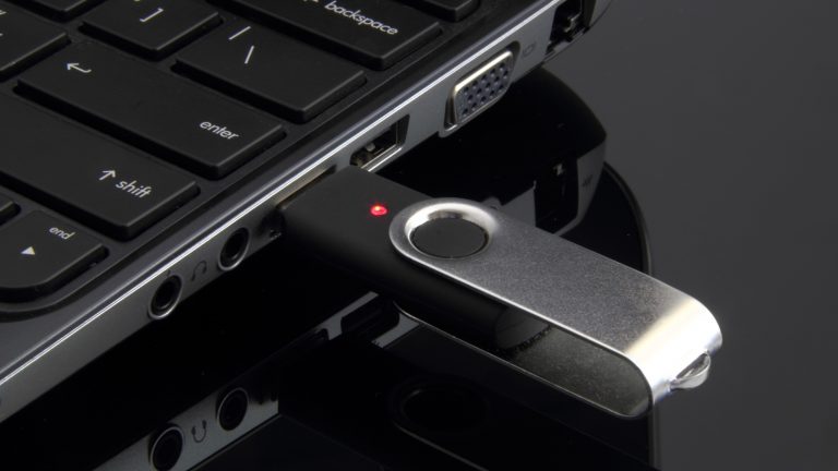 Schreibgeschützten USB-Stick am Laptop formatieren