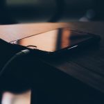 Smartphone mit ladendem Akku
