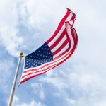 USA-Flagge weht im Wind.
