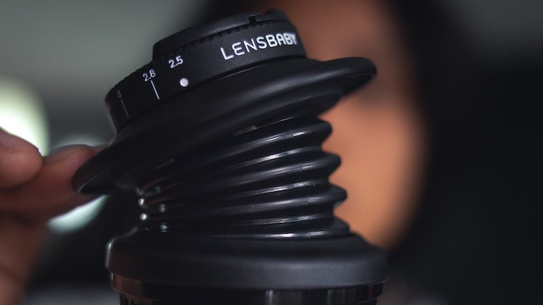 Lensbaby-Objektiv mit Fächer