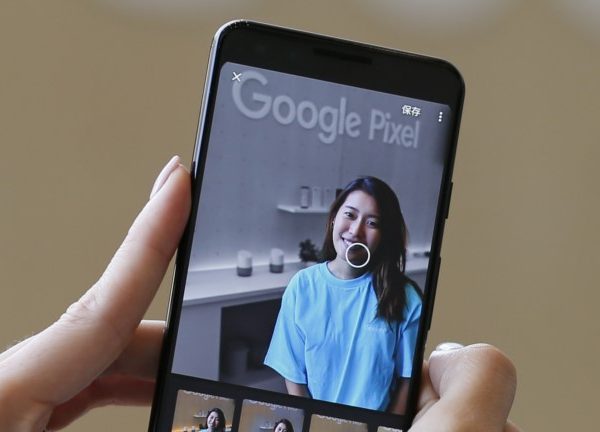 Gooigle Pixel 3 Display mit Kamerabild