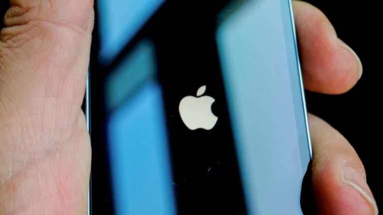 iPhone SE Apple Logo