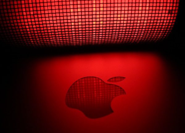 Das Apple-Logo als roter Lichtschein