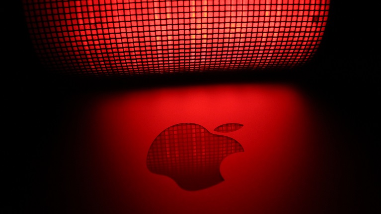 Das Apple-Logo als roter Lichtschein