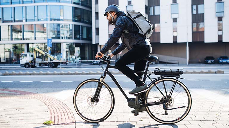 E-Bike fahren: Tipps für Fahrspaß und sicheren Umgang