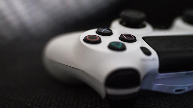 PlayStation 4 neue Festplatte mit System-Software PlayStation 4 neue Festplatte mit System-Software