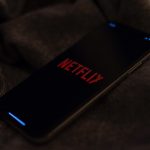 Ein Android-Smartphone mit Netflix.