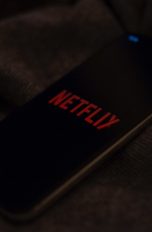 Ein Android-Smartphone mit Netflix.