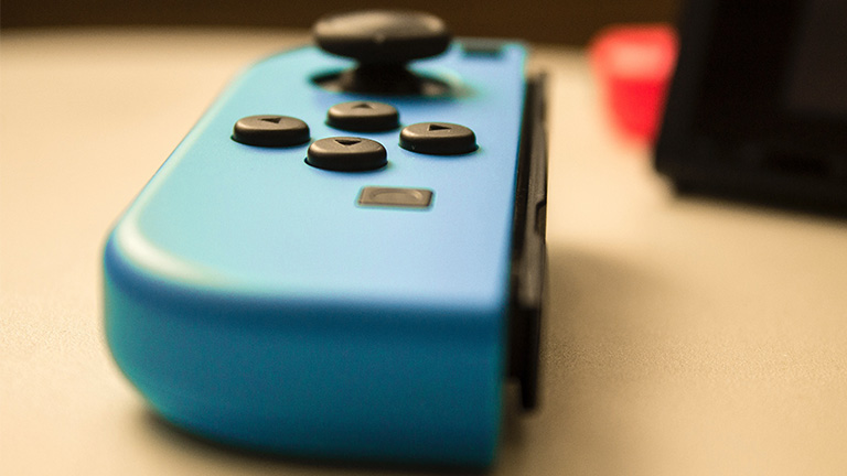 Nintendo-Switch-Controller auf Tisch kalibrieren