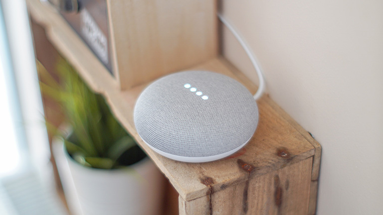 Google Assistant Stimme auf Smart Speaker ändern