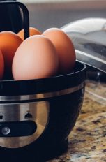 Eierkocher richtig bedienen, reinigen und entkalken