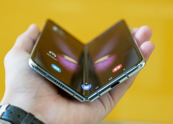 Ein Galaxy Fold auf der Hand