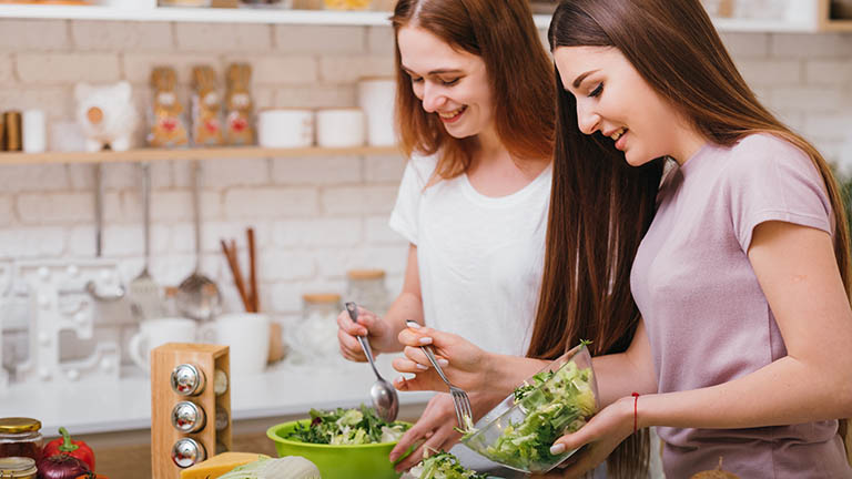 Smart Indoor Garden: Dein intelligenter Garten für die Wohnung Salat aus dem Smart Indoor Garden