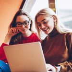 Die neuen Funktionen des Edge-Browsers kannst du nutzen, egal ob dein Laptop mit Windows oder macOS l&auml;uft.