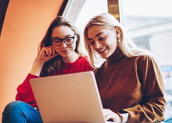 Die neuen Funktionen des Edge-Browsers kannst du nutzen, egal ob dein Laptop mit Windows oder macOS l&auml;uft.