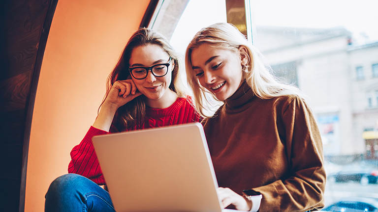 Die neuen Funktionen des Edge-Browsers kannst du nutzen, egal ob dein Laptop mit Windows oder macOS läuft.