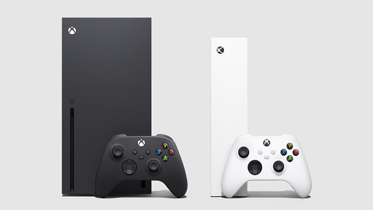 Das Bild der Xbox Series X und Xbox Series S zeigt klar, dass die Series S deutlich größer und massiver gebaut ist.