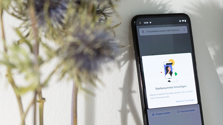 Der Bildschirm zum Hinzufügen einer Telefonnummer bei Google Duo auf einem Google Pixel 4a.