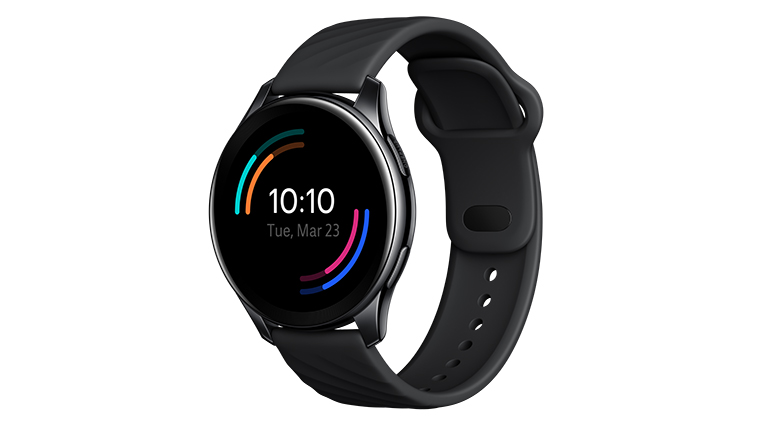Produktbild der OnePlus Watch in Schwarz. Auf dem Display ist ein digitales Zifferblatt zu sehen.