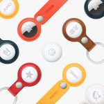 Mehrere Apple AirTags in unterschiedlichen Schl&uuml;ssel- und Taschenanh&auml;ngern liegen nebeneinander.