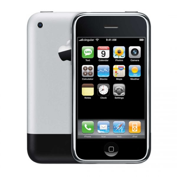 Produktbild des ersten iPhones mit Blick auf Front und Rückseite.