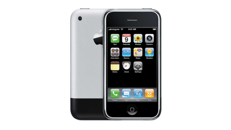 Produktbild des ersten iPhones mit Blick auf Front und Rückseite.