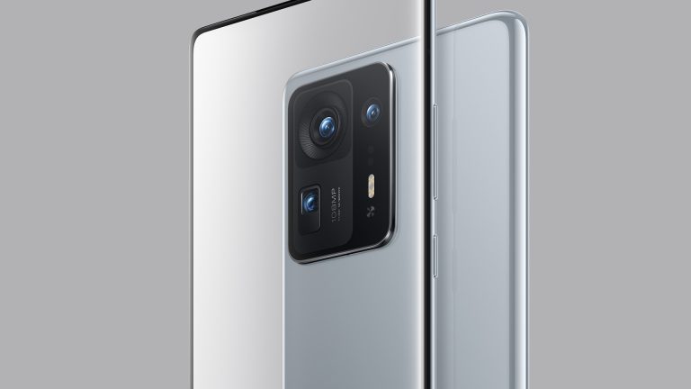 Das Xiaomi Mix 4 in Grau. Durch das Display ist die Rückkamera zu sehen.