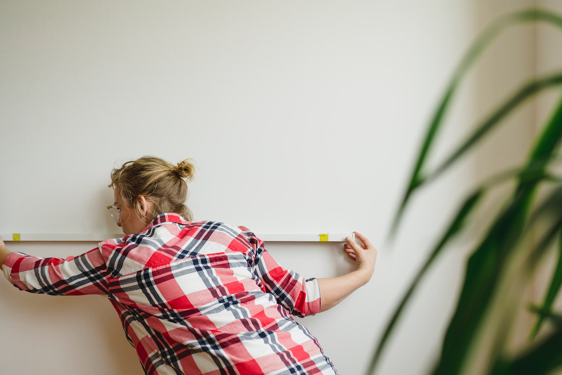 Fernseher oder Monitor an der Wand anbringen: So geht's | OTTO