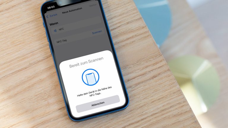 Eine neue Automation mit NFC als Auslöser wird auf einem iPhone eingerichtet. Das Display zeigt eine Aufforderung an, ein NFC-Tag zu scannen.