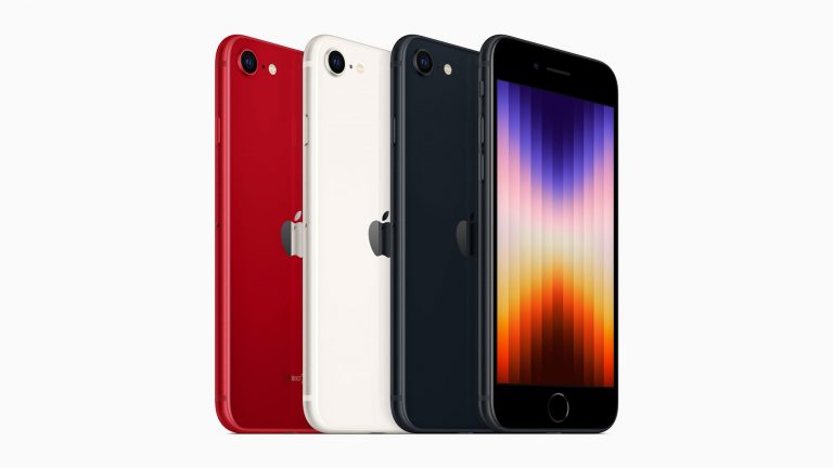 Produktfoto des iPhone SE, das hier in allen drei Farben zu sehen ist.