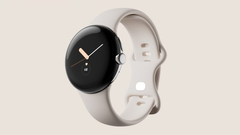 Produktfoto der Google Pixel Watch in Silber.