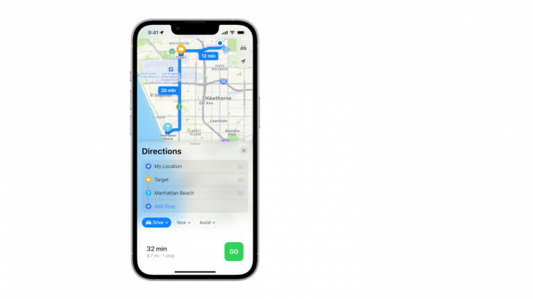 Auf einem iPhone ist Apple Maps geöffnet, bei dem sich seit iOS 16 Zwischenstopps anlegen lassen.