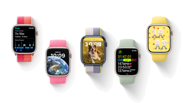 Fünf Apple-Watch-Modelle, auf denen verschiedene Screenshot aus watchOS 9 zu sehen sind.