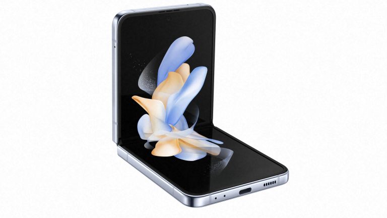 Produktbild eines aufgeklappten Samsung Galaxy Flip 4.