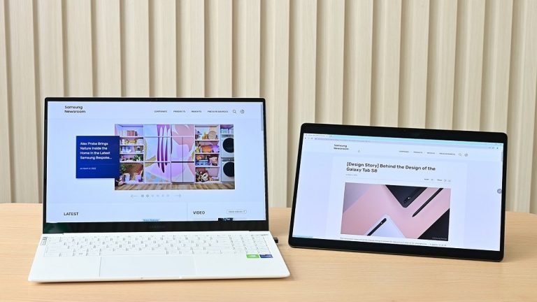 Ein Galaxy Tab S8 ist neben einem Laptop von Samsung abgebildet.