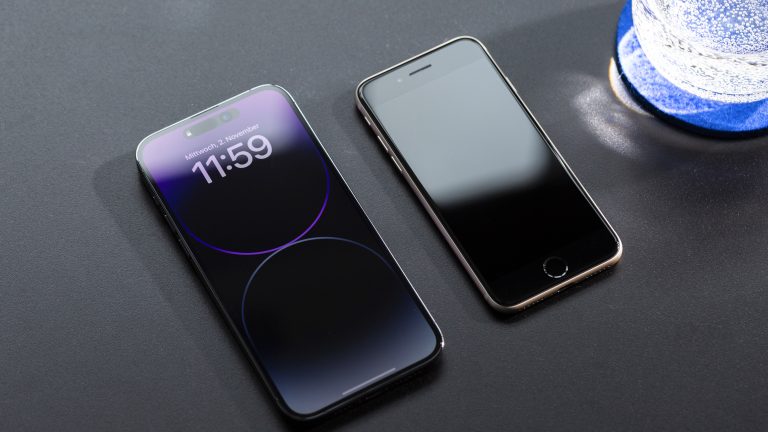 iPhone 14 Pro Max vs. iPhone SE