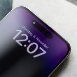 Nahaufnahme der Dynamic Island bei einem iPhone 14 Pro.