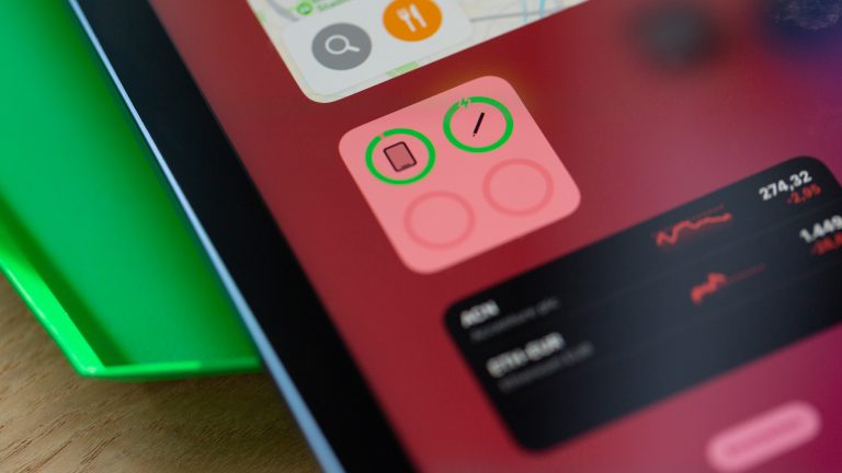 Die Akku-Anzeige eines Apple Pencils angezeigt von einem iPad Air.