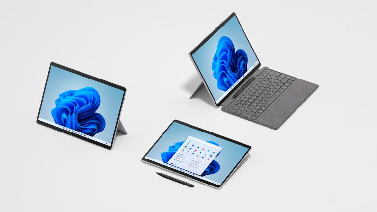 Das Microsoft Surface Pro 9 mitsamt Pro Type Cover in unterschiedlichen Posen.