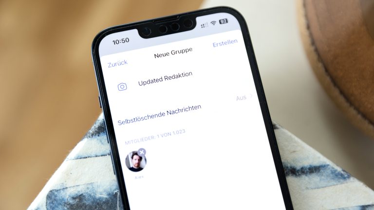 Der Bildschirm zur Erstellung einer WhatsApp-Gruppe auf einem iPhone.