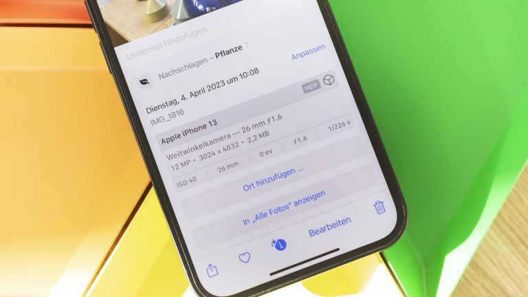 Blick auf die Metadaten eines Bildes bei einem iPhone 13.