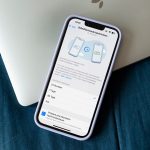 Auf einem iPhone 13 sind die Einstellungen zu den selbstl&ouml;schenden Nachrichten bei WhatsApp zu sehen.