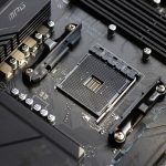 Detailansicht eines AM4-Sockels auf einem MSI-Mainboard.