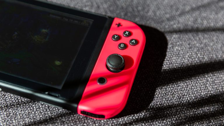 Detailansicht des rechten Joy-Cons einer Nintendo Switch.