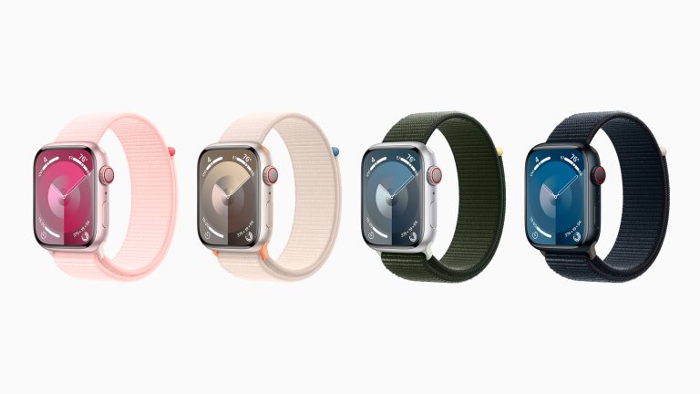 Vier verschieden farbige Apple Watch Series 9, die von hell nach dunkel nebeneinander angeordnet sind.
