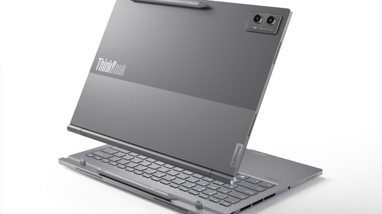 Ein ThinkBook Plus Gen 5 in der Rückansicht mit angeklipptem Stift für das Touch-Display.
